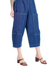 Load image into Gallery viewer, URBAN ALEMBIKA Bold Barrel Capri Denim Pants
