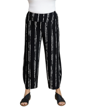 Load image into Gallery viewer, SYMPLI Cecil Black Narrow Lantern Pant
