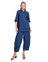 Load image into Gallery viewer, URBAN ALEMBIKA Bold Barrel Capri Denim Pants
