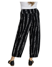 Load image into Gallery viewer, SYMPLI Cecil Black Narrow Lantern Pant
