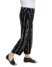Load image into Gallery viewer, SYMPLI Cecil Black Narrow Lantern Pant

