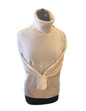 Load image into Gallery viewer, MARIE DE LA LUNE - Turtle Neckk Sweater
