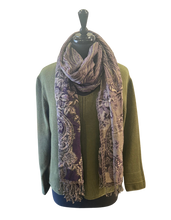 Load image into Gallery viewer, MARIE DE LA LUNE - V Neck Sweater
