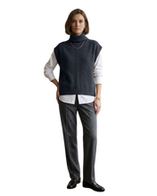 Load image into Gallery viewer, MANSTED Zo-Bee Vest

