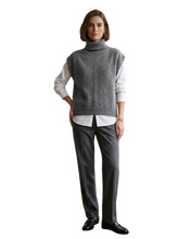 Load image into Gallery viewer, MANSTED Zo-Bee Vest
